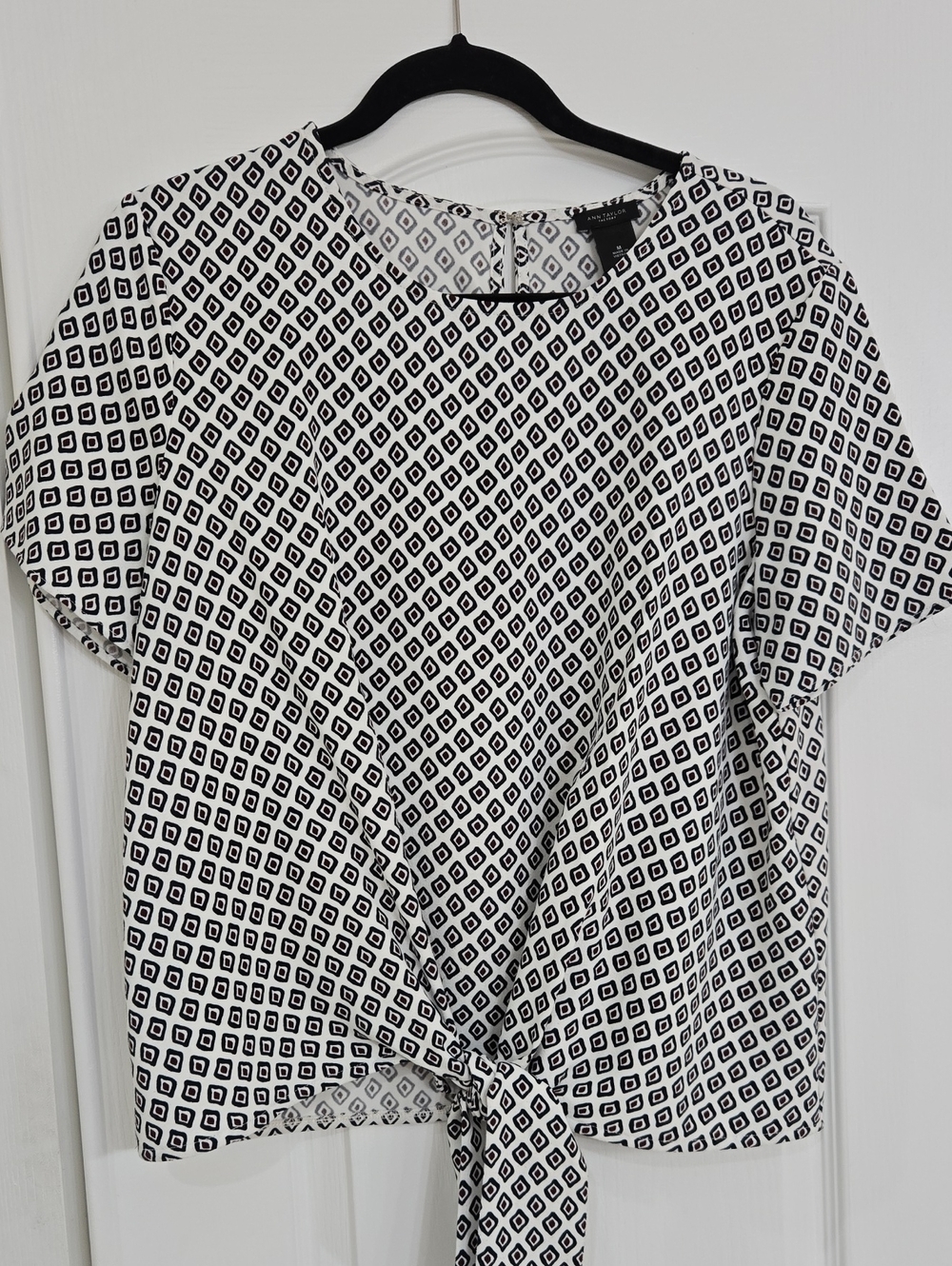 Women’s Black & White Geo Tie-Front Top